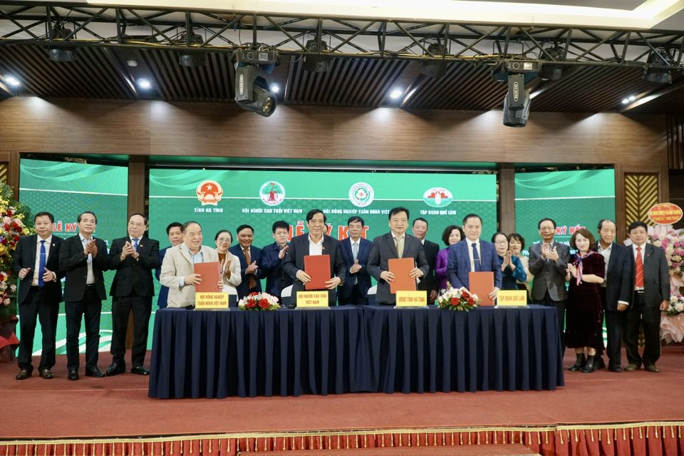 Ký kết biên bản hợp tác về đồng hành, xây dựng và phát triển nông nghiệp hữu cơ