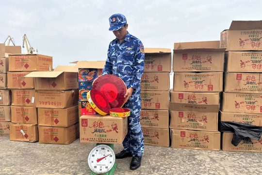 Phát hiện, thu giữ hơn 500kg pháo nổ trái phép trên vùng biển Hải Phòng