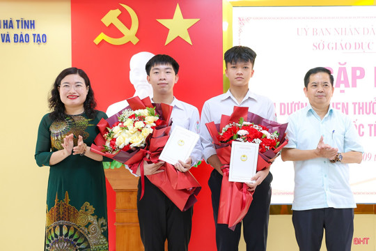 Hà Tĩnh tuyên dương học sinh đạt thành tích xuất sắc tại các kỳ thi quốc tế 