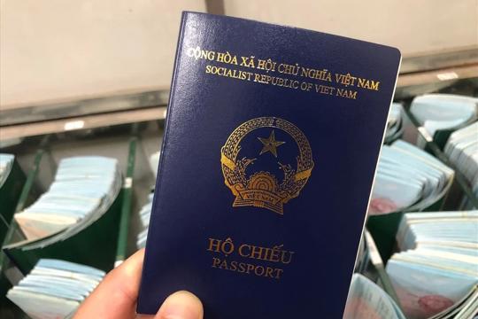 Hộ chiếu trên VNeID chưa thay thế hộ chiếu giấy khi xuất nhập cảnh