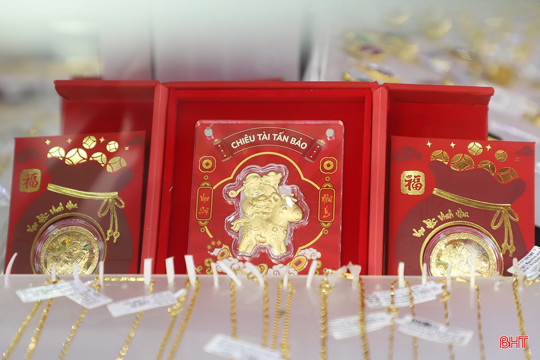 Phố vàng sôi động, giá vàng đắt gấp đôi ngày vía Thần Tài năm ngoái