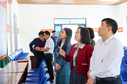 Kiểm tra, giám sát công tác chuẩn bị bầu cử tại xã Cẩm Bình 