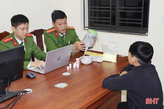 Học sinh tự chế pháo nổ: Mối nguy từ không gian mạng 