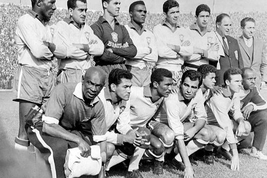 Những lần chính trị làm dậy sóng World Cup