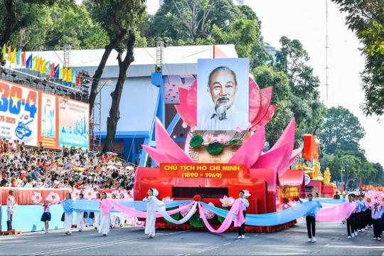 Tư tưởng Hồ Chí Minh soi sáng hành trình phát triển đất nước