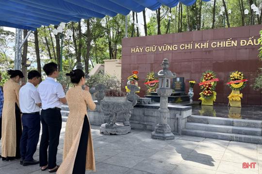 Tháng Bảy - cao điểm của du lịch về nguồn ở Hà Tĩnh