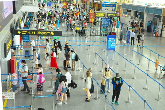 Thí điểm lối đi riêng cho hành khách dùng VNeID tại sân bay Đà Nẵng