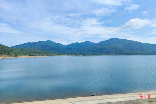 Bộ Nông nghiệp và Môi trường yêu cầu tăng cường bảo đảm an toàn đập, hồ chứa thủy lợi trước nguy cơ mưa lũ cực đoan