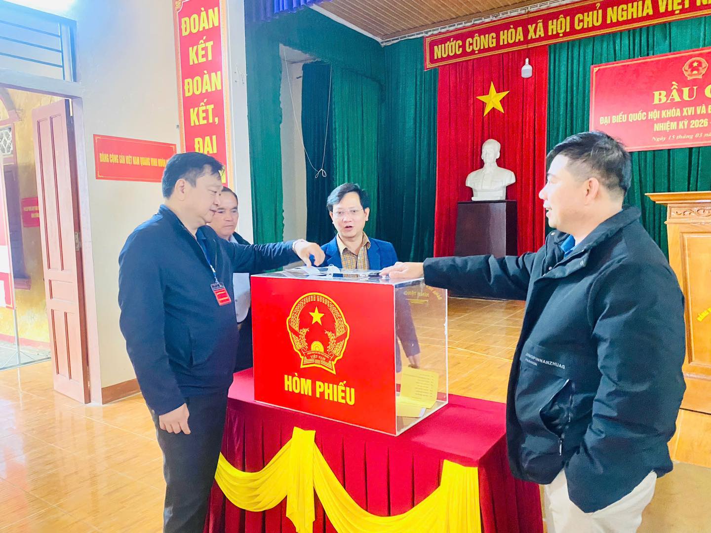 Phó Chủ tịch UBND tỉnh Hồ Huy Thành kiểm tra công tác chuẩn bị bầu cử tại xã Thạch Khê