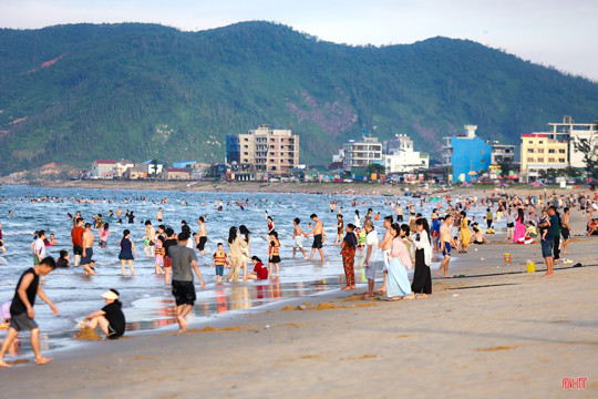 Xây dựng Hà Tĩnh thành trung tâm du lịch hấp dẫn của khu vực Bắc Trung Bộ, phấn đấu đón 10 triệu lượt khách vào năm 2030