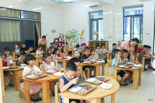 Siết quản lý, minh bạch bữa ăn bán trú 