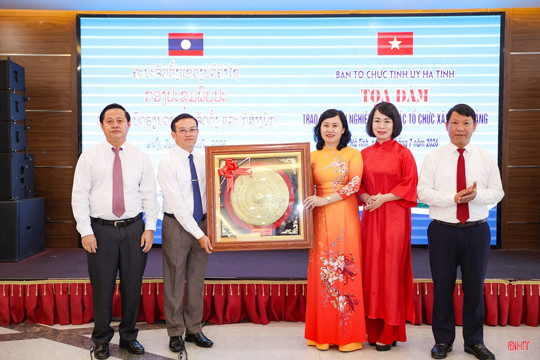 Hà Tĩnh và Bolikhămxay trao đổi kinh nghiệm trong công tác xây dựng Đảng