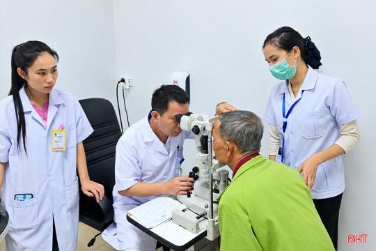 Đừng để khói thuốc làm mờ đôi mắt 