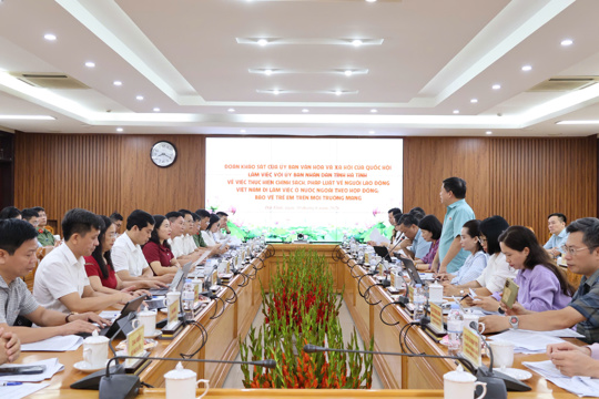 Đoàn khảo sát của Ủy ban Văn hóa và Xã hội làm việc với Ủy ban nhân dân tỉnh Hà Tĩnh