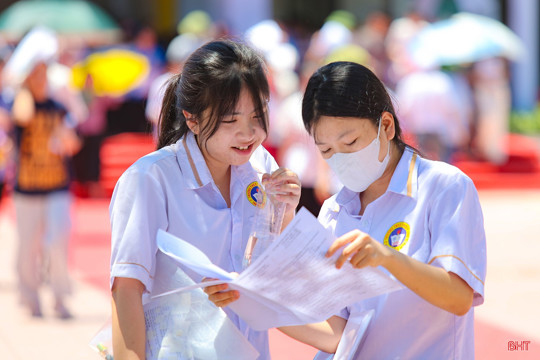 Gần 1.500 thí sinh so tài giành "vé" vào Trường THPT Chuyên Hà Tĩnh