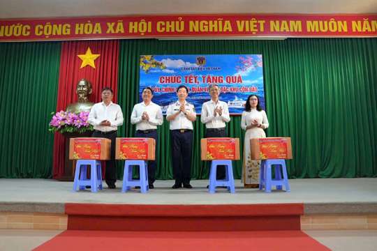 Hơi ấm mùa Xuân nơi Côn Đảo đầu sóng