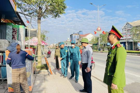 Cẩm Xuyên ra quân lập lại trật tự hành lang an toàn giao thông 