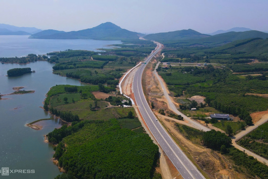 Thu phí 5 đoạn cao tốc Bắc Nam qua miền Trung từ 15/7 