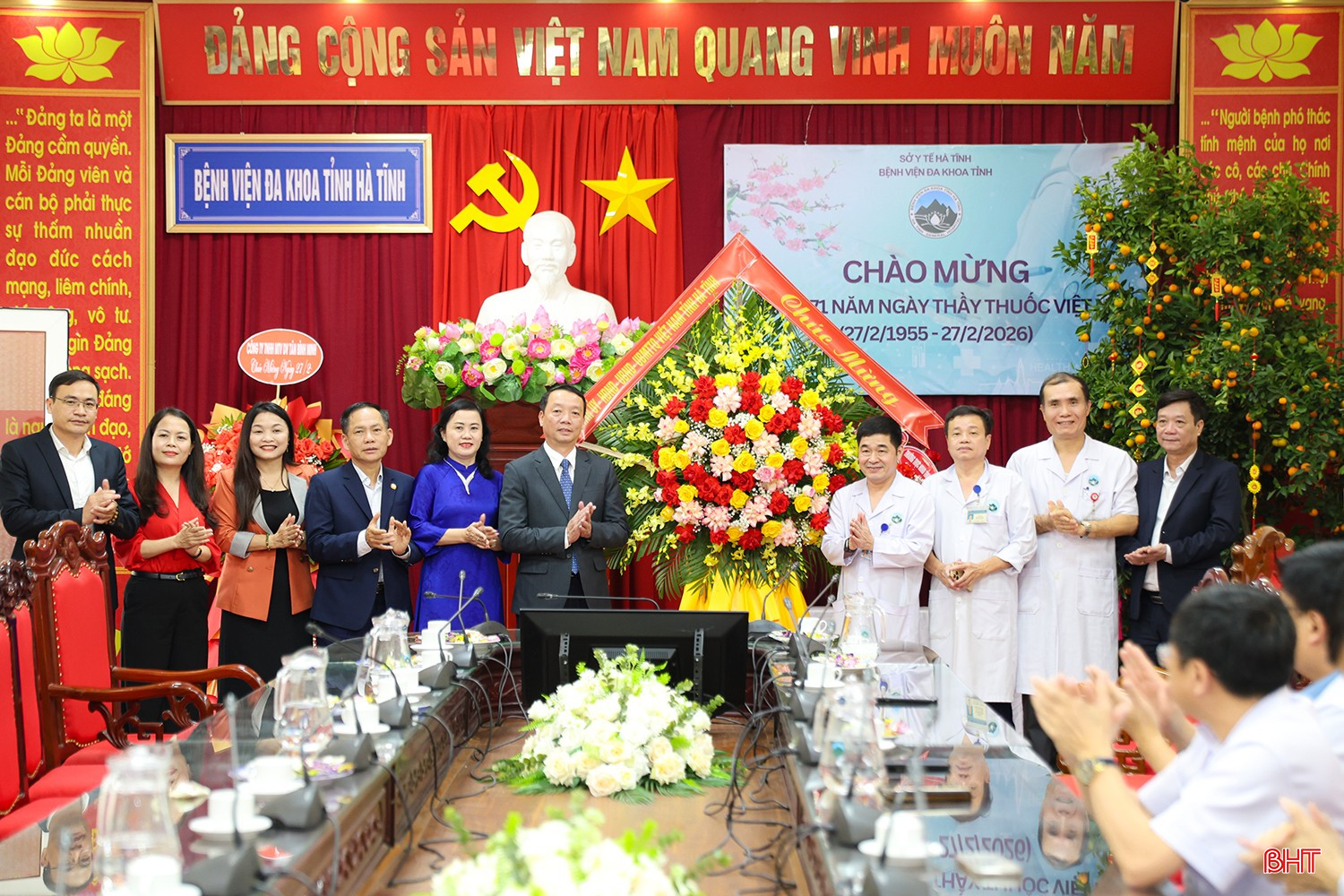 Chủ tịch UBND tỉnh chúc mừng Sở Y tế và các đơn vị nhân Ngày Thầy thuốc Việt Nam