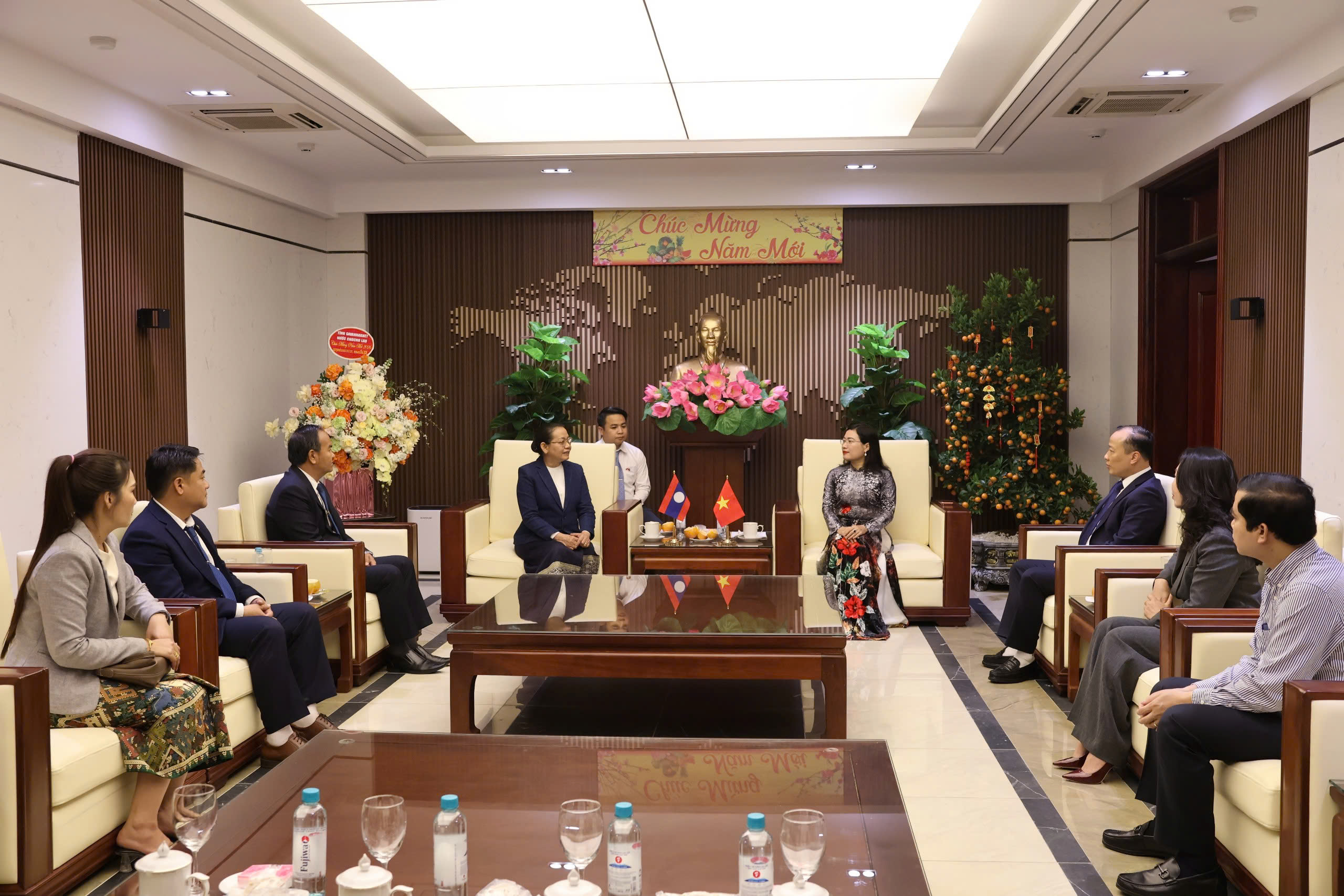 Hà Tĩnh đón đoàn lãnh đạo tỉnh Savannakhet sang thăm và chúc Tết