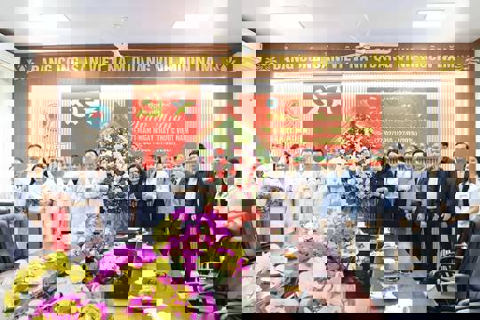 Lãnh đạo tỉnh chúc mừng 71 năm Ngày Thầy thuốc Việt Nam