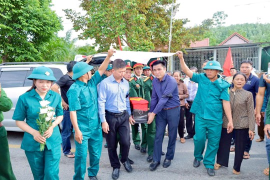 Xã Sơn Tây đón nhận, an táng hài cốt liệt sĩ Nguyễn Trọng Thắng 