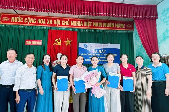 Xã Cẩm Lạc ra mắt mô hình “Chi hội Phụ nữ số” và "Sổ tiết kiệm tại chỗ" tại thôn Trần Phú 