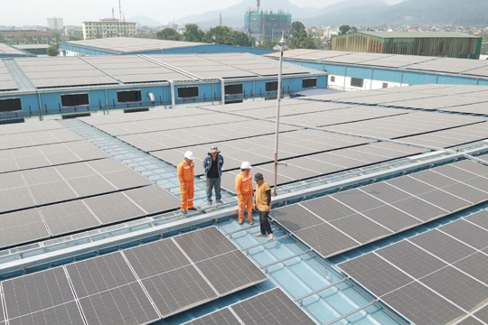 Điện mặt trời mái nhà giảm áp lực điện mùa nắng nóng ở Hà Tĩnh