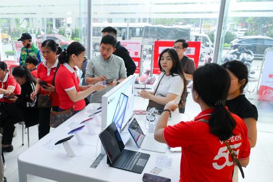 Thuê bao bị khóa một chiều, người dân khẩn trương xác thực SIM
