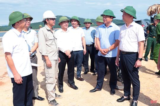 Chủ tịch UBND tỉnh Hà Tĩnh yêu cầu các địa phương, đơn vị triển khai nghiêm túc các phương án phòng, chống thiên tai