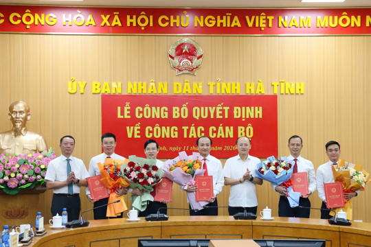 Hà Tĩnh công bố các quyết định về công tác cán bộ 