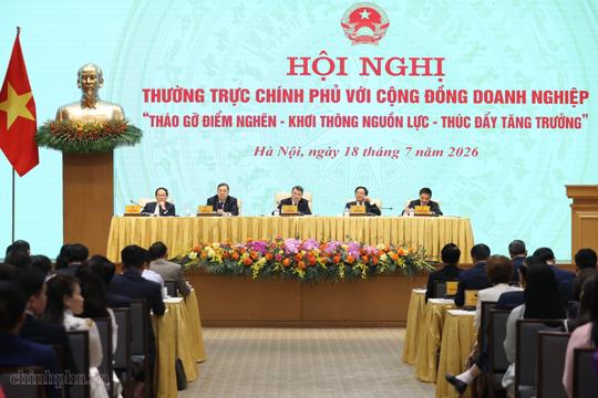 Thủ tướng chủ trì Hội nghị Thường trực Chính phủ với cộng đồng doanh nghiệp 
