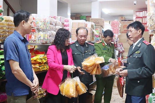 Siết chặt an toàn thực phẩm, đẩy mạnh cải cách thủ tục hành chính  