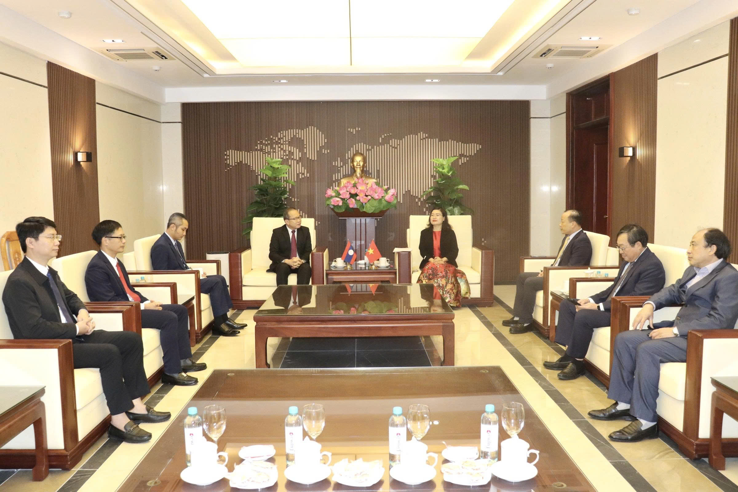 Hà Tĩnh tiếp Đoàn Tổng Lãnh sự Lào tại Đà Nẵng: Thắt chặt hợp tác, tri ân nhiệm kỳ ngoại giao ý nghĩa 