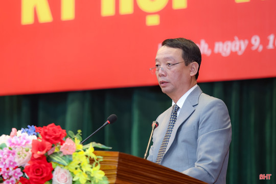 Chủ tịch UBND tỉnh Phan Thiên Định ký Quyết định về việc đề nghị tặng Bằng khen của Thủ tướng Chính phủ 