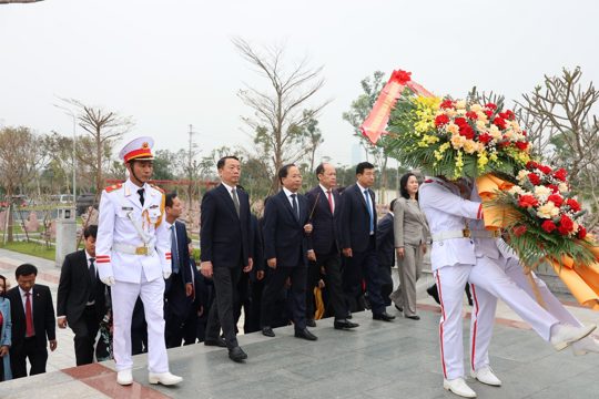 Lãnh đạo Hà Tĩnh dâng hương tại các địa chỉ đỏ nhân kỷ niệm 96 năm thành lập Đảng Cộng sản Việt Nam