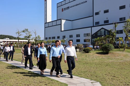 Đoàn công tác tỉnh Hà Tĩnh tham quan nhà máy điện rác Phú Sơn 