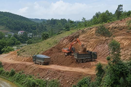 Phê duyệt tiền cấp quyền khai thác khoáng sản tại mỏ đất Tòa Sen, xã Hương Xuân 