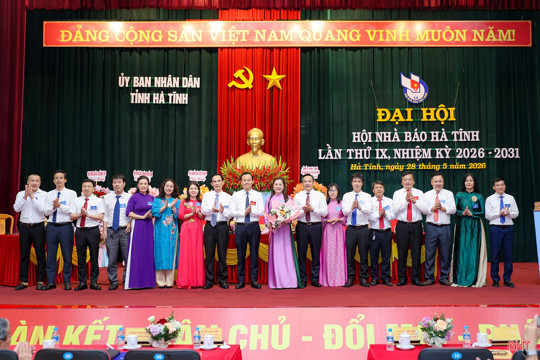 Bà Trần Thị Phương Hoa giữ chức Chủ tịch Hội Nhà báo tỉnh Hà Tĩnh 