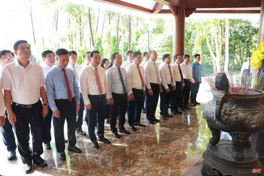 Lãnh đạo tỉnh Khánh Hoà tri ân các anh hùng liệt sĩ tại Ngã ba Đồng Lộc 