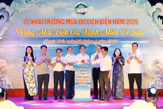 Khai trương du lịch biển Thạch Hải: Vang mãi biển ca - Xanh miền di sản