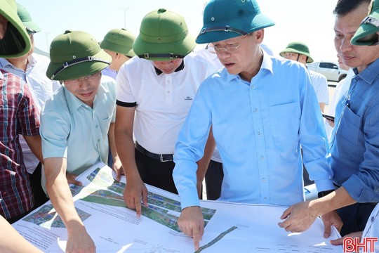 Tập trung tháo gỡ vướng mắc, đẩy nhanh tiến độ các công trình dự án tại vùng kinh tế trọng điểm