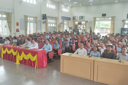 Tứ Mỹ đẩy mạnh đợt cao điểm hướng dẫn người dân sử dụng ứng dụng i-HaTinh 