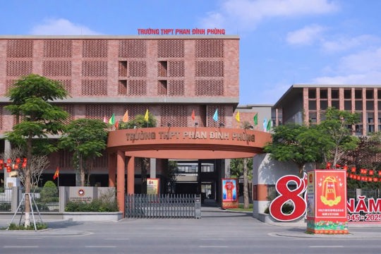 Thành lập Trường THPT Phan Đình Phùng trên cơ sở sáp nhập Trường THPT Phan Đình Phùng (trước sáp nhập) với Trường THPT Thành Sen