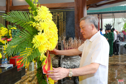  Nguyên lãnh đạo Đảng, Nhà nước dâng hương tưởng niệm tại Ngã ba Đồng Lộc  