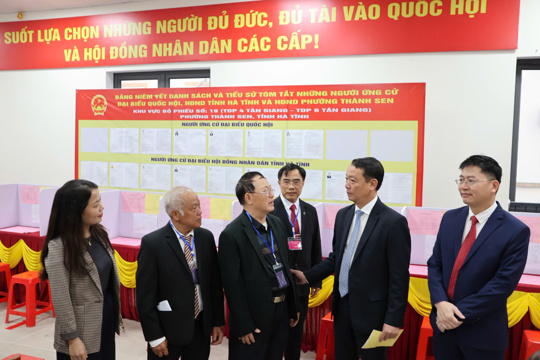  98,45% cử tri Hà Tĩnh đã tham gia bỏ phiếu tính đến 15 giờ ngày 15/3