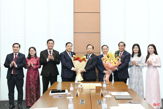 Đoàn ĐBQH tỉnh Hà Tĩnh họp bầu Trưởng đoàn, Phó Trưởng đoàn khóa XVI