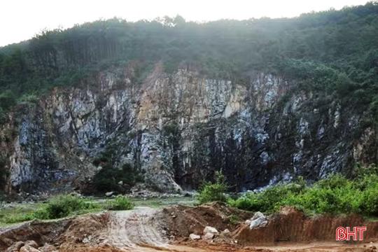 Hà Tĩnh đóng cửa mỏ đá rộng gần 9,7ha thuộc dãy núi Hồng Lĩnh 