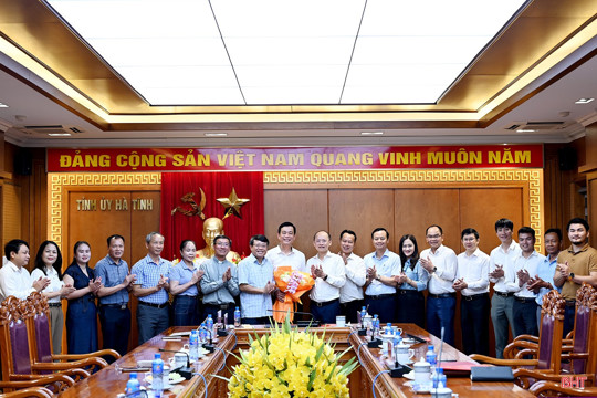 Gặp mặt 17 đại biểu Hà Tĩnh dự Đại hội đại biểu toàn quốc Mặt trận Tổ quốc Việt Nam lần thứ XI