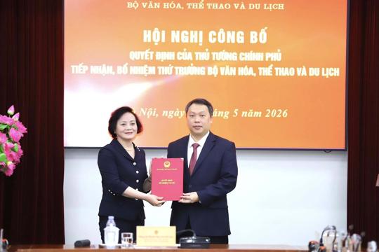Phó Thủ tướng Phạm Thị Thanh Trà trao quyết định tiếp nhận, bổ nhiệm Thứ trưởng Bộ Văn hóa